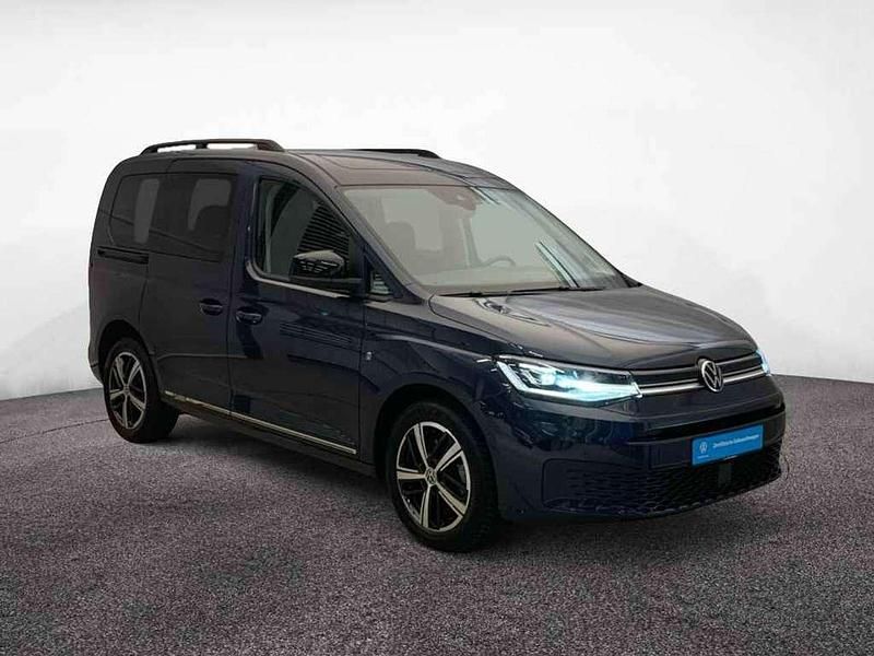 Gebraucht VW Caddy Life 122 PS (89 kW) 2024 Starlight blue metallic Van / Kleinbus