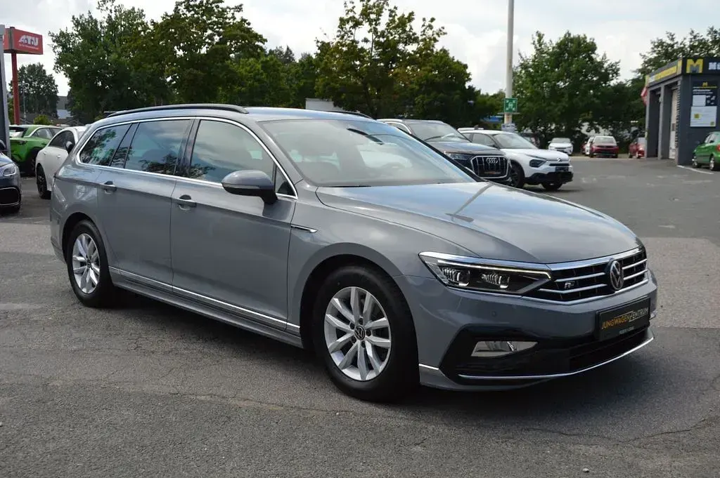 Gebraucht VW Passat R-line 150 PS (110 kW) 2021 Grau Kombi
