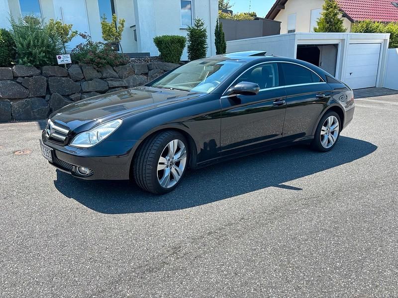 Schwarz Gebraucht 2011 Mercedes CLS300 Limousine | 14.800 € - Bild 1/4