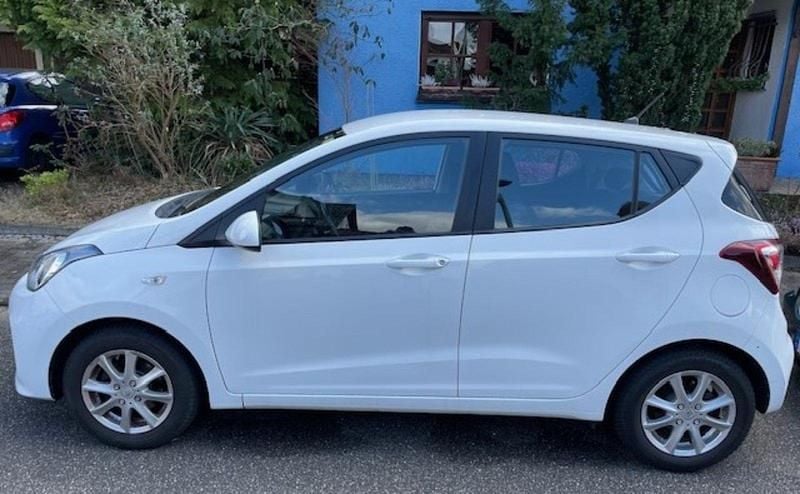 Weiß Gebraucht 2018 Hyundai i10 Kleinwagen | 7.390 € (Superpreis) - Bild 1/4