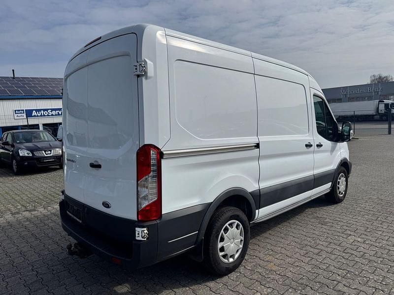 Gebraucht Ford Transit Trend 131 PS (96 kW) 2018 Weiß Van / Kleinbus