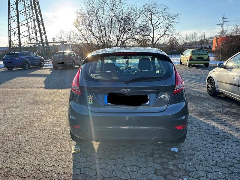 Gebraucht Ford Fiesta 82 PS (60 kW) 2009 Grau Kleinwagen