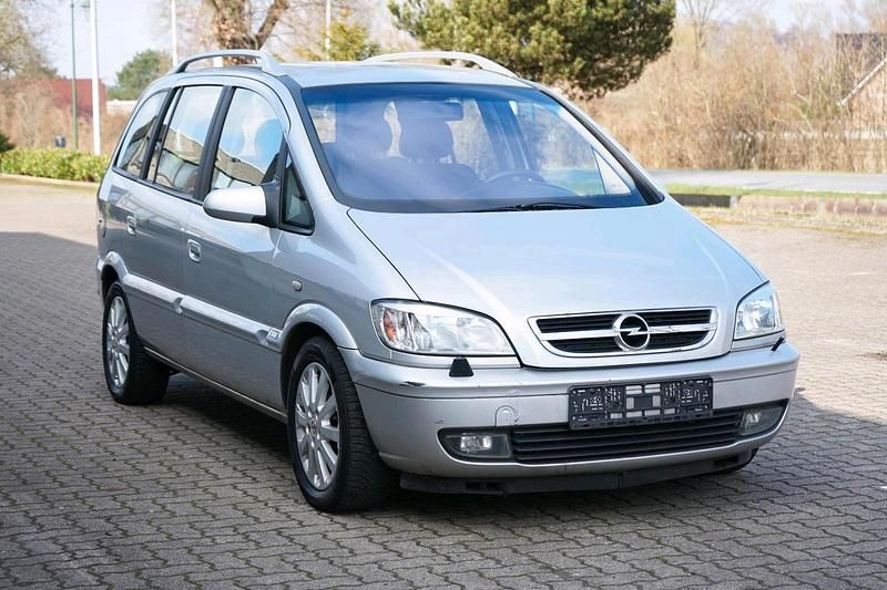Gebraucht Opel Zafira 147 PS (108 kW) 2004 Silber Van / Kleinbus