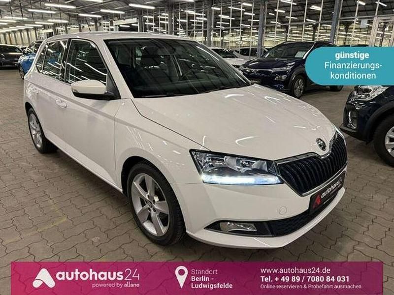 Weiß Gebraucht 2021 Skoda Fabia Cool Plus Limousine | 10.490 € (Guter Preis) - Bild 1/4