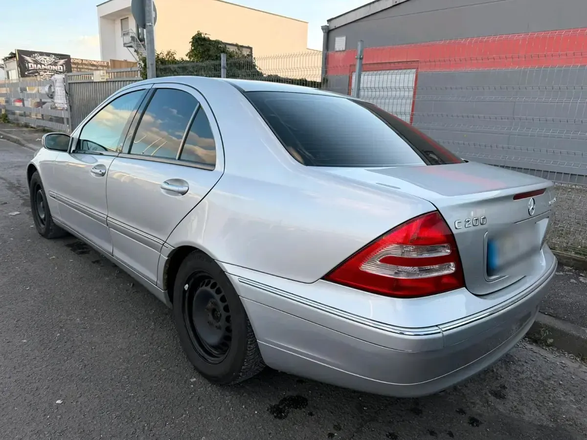 Gebraucht Mercedes C200 163 PS (119 kW) 2004 Silber Limousine