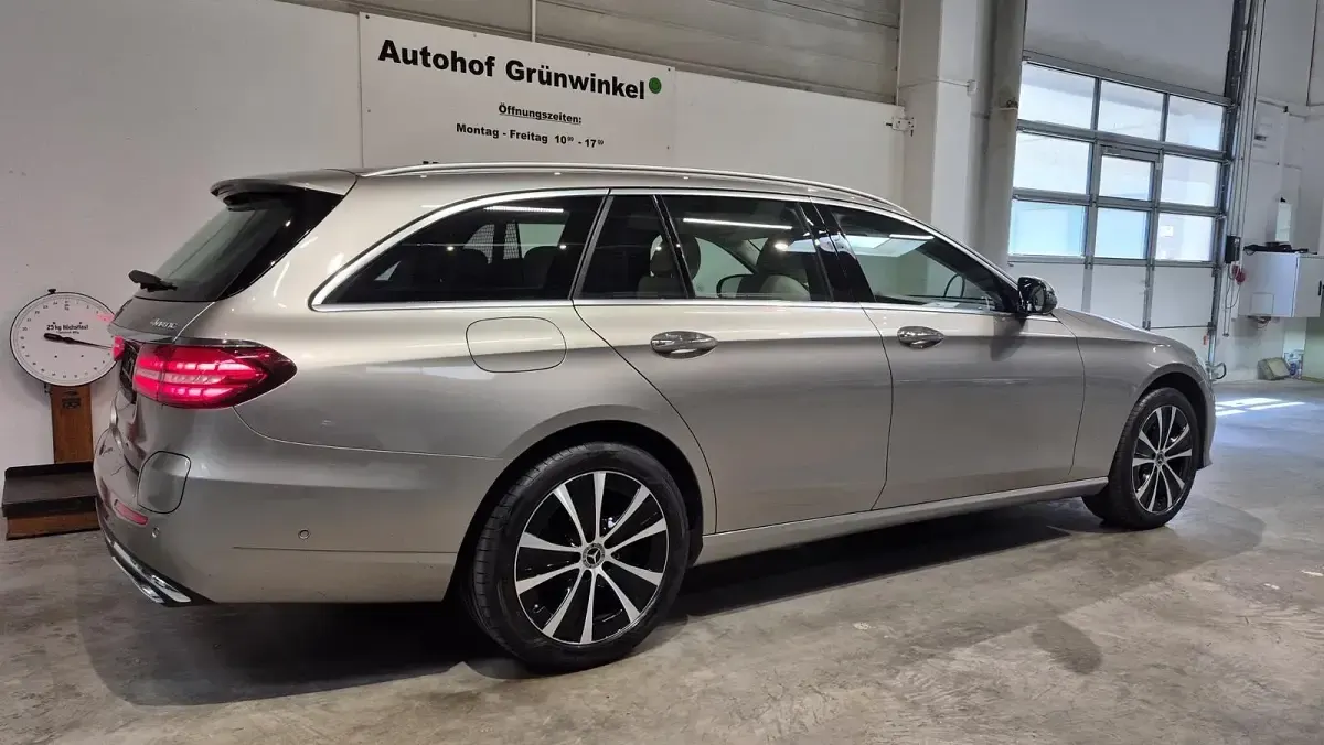 Gebraucht Mercedes E300 Avantgarde 316 PS (232 kW) 2023 Beige Kombi
