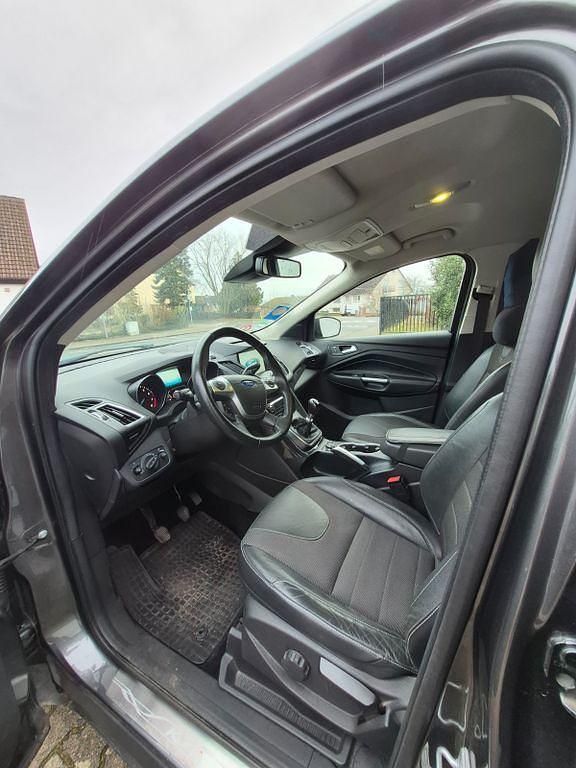 Gebraucht Ford Kuga Titanium 150 PS (110 kW) 2016 Grau SUV