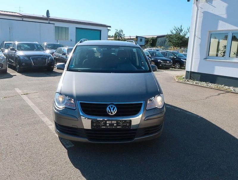 Grau Gebraucht 2009 VW Touran United Van / Kleinbus | 1.750 € (Superpreis) - Bild 1/4