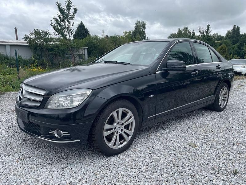 Schwarz Gebraucht 2010 Mercedes C180 Limousine | 3.500 € - Bild 1/4