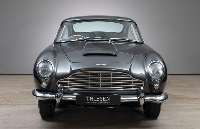 Gebraucht Aston Martin DB4 266 PS (195 kW) 1963 Grau Coupé