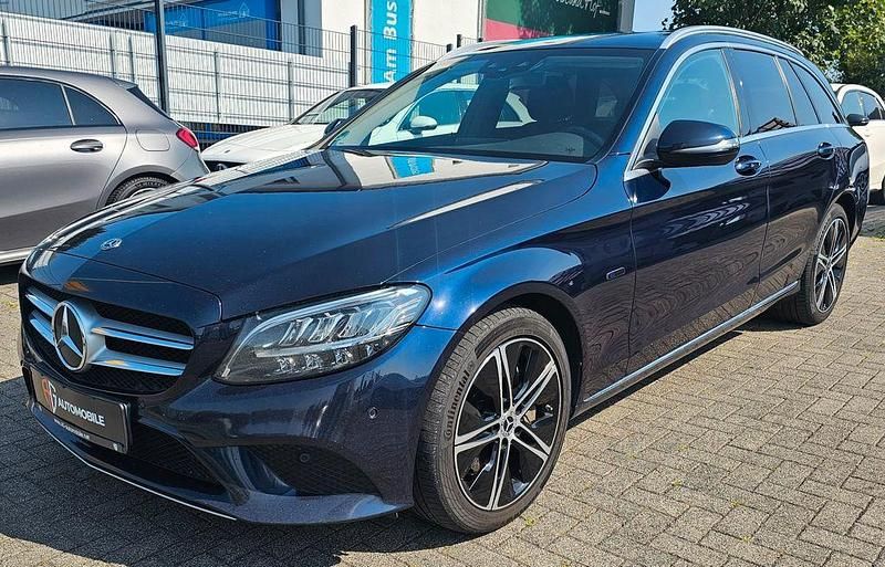 Gebraucht Mercedes C300e 194 PS (142 kW) 2021 Blau Kombi