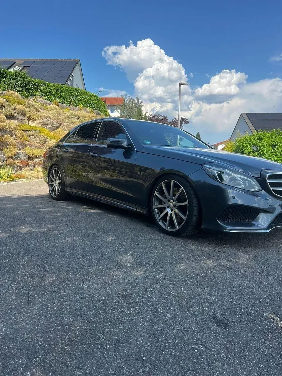 Gebraucht Mercedes E500 Avantgarde 408 PS (300 kW) 2013 Grau Limousine