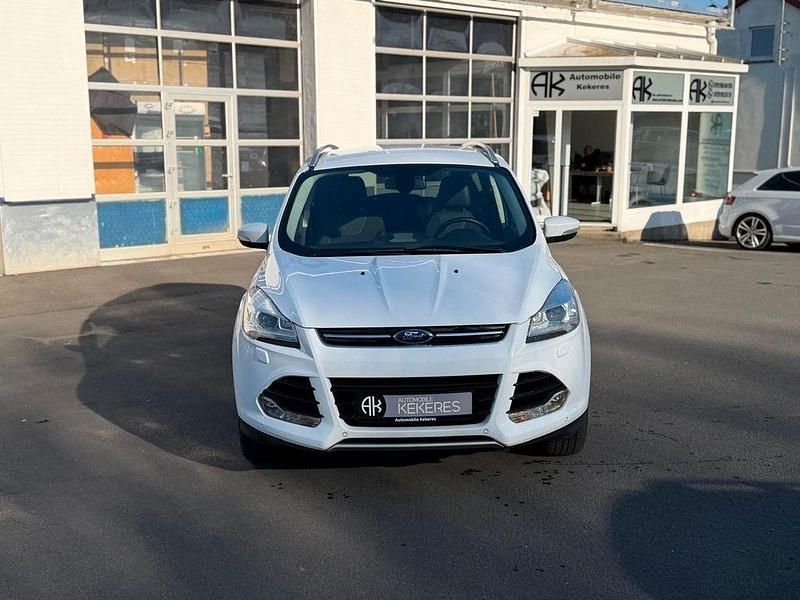 Gebraucht Ford Kuga Titanium 163 PS (119 kW) 2013 Weiß SUV