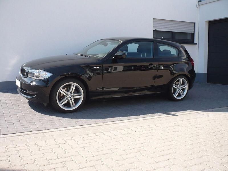 Gebraucht BMW 116 Advantage 116 PS (85 kW) 2012 Schwarz Kleinwagen
