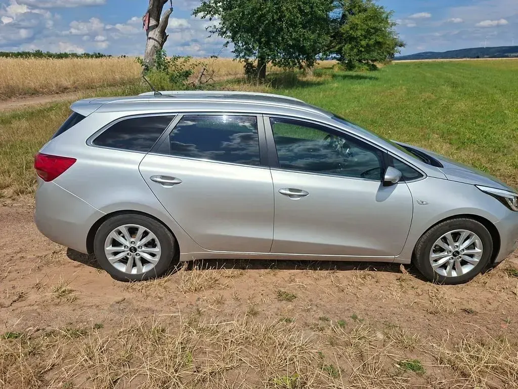 Gebraucht Kia Ceed Sportswagon Edition 7 135 PS (99 kW) 2014 Silber Kombi