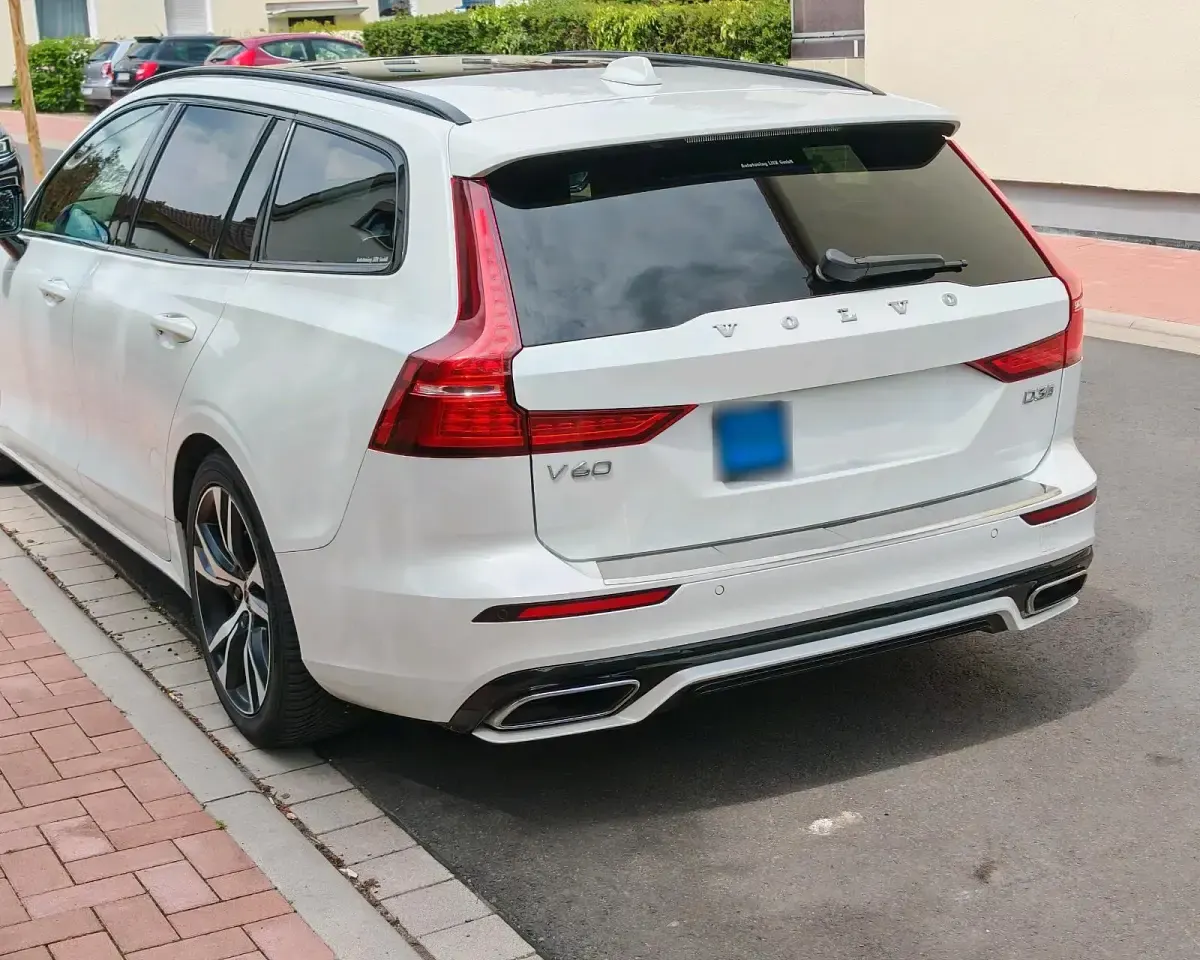 Gebraucht Volvo V60 R-Design 150 PS (110 kW) 2019 Weiß Kombi