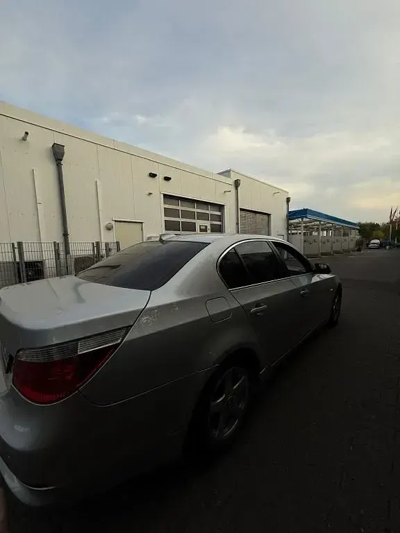 Gebraucht BMW 525 177 PS (130 kW) 2004 Grau Limousine