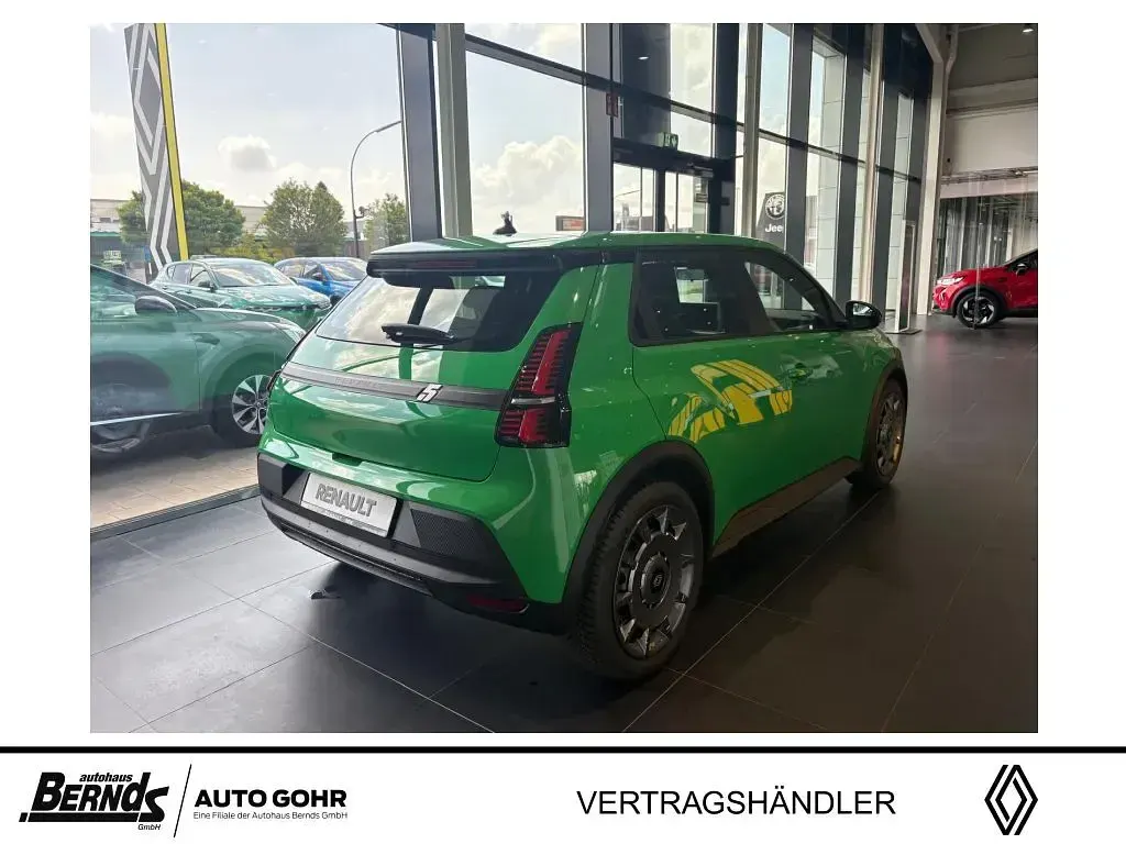 Neu Renault 5 E-Tech Evolution 89 kW (122 PS) 2026 Pop green! metallic Kleinwagen