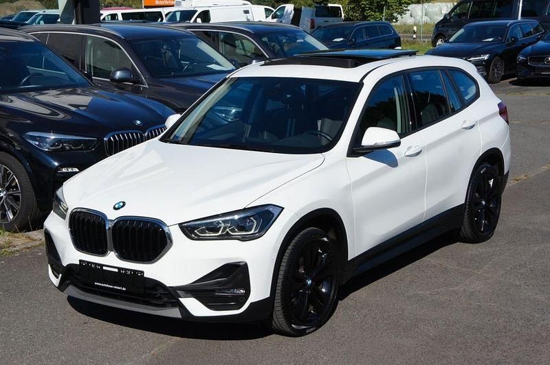 Weiß Gebraucht 2022 BMW X1 Advantage SUV | 23.888 € (Fairer Preis) - Bild 1/4