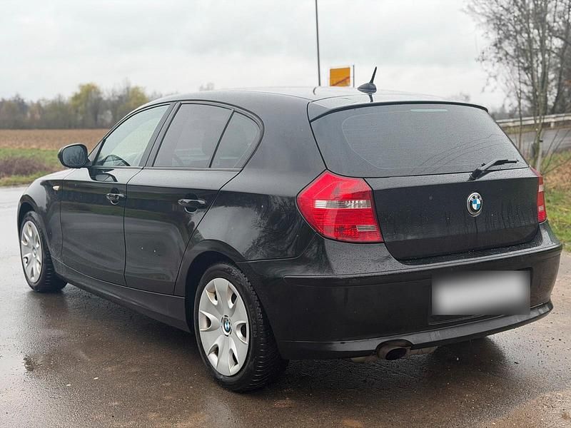 Gebraucht BMW 116 122 PS (89 kW) 2010 Schwarz Kleinwagen