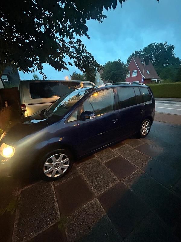 Blau Gebraucht 2004 VW Touran Van / Kleinbus | 2.300 € (Guter Preis) - Bild 1/4