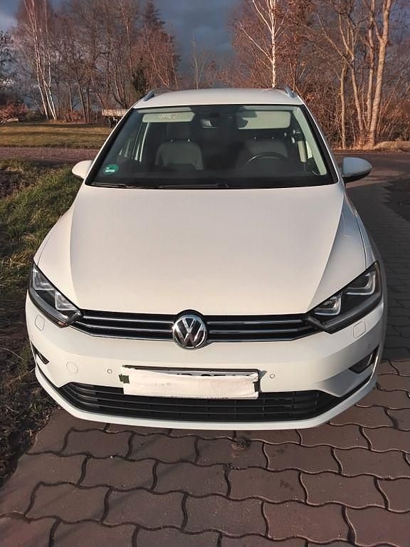 Weiß Gebraucht 2018 VW Golf Sportsvan Comfortline Van / Kleinbus | 10.000 € (Guter Preis) - Bild 1/4