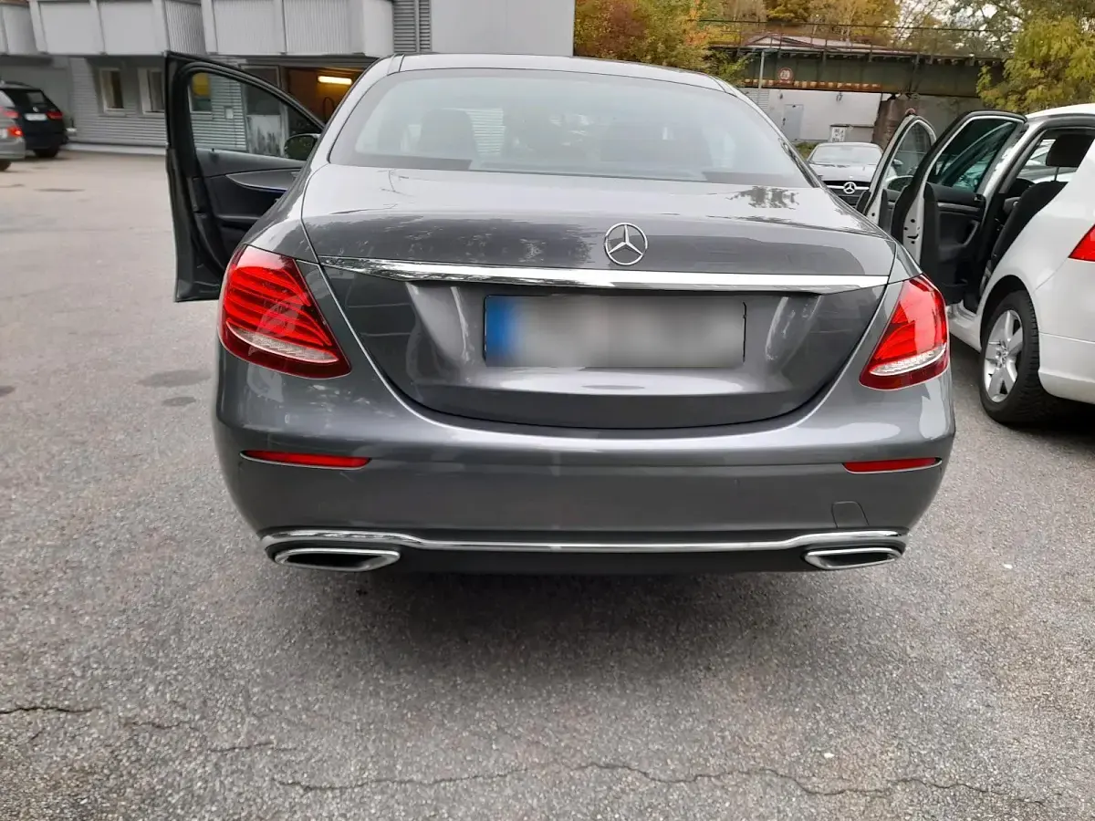 Gebraucht Mercedes E220 194 PS (142 kW) 2016 Grau Limousine