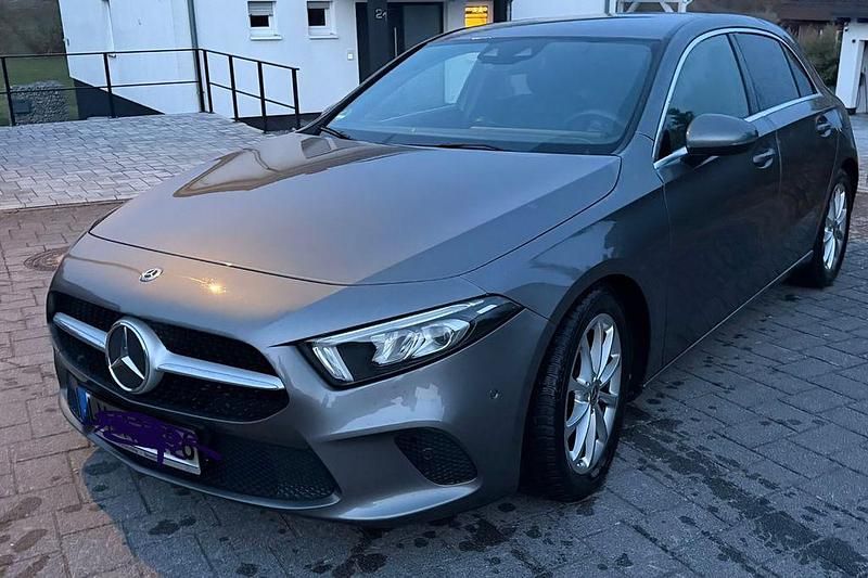 Gebraucht Mercedes A200 150 PS (110 kW) 2019 Grau Limousine