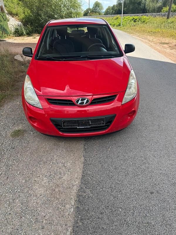 Rot Gebraucht 2009 Hyundai i20 Limousine | 2.290 € (Fairer Preis) - Bild 1/4