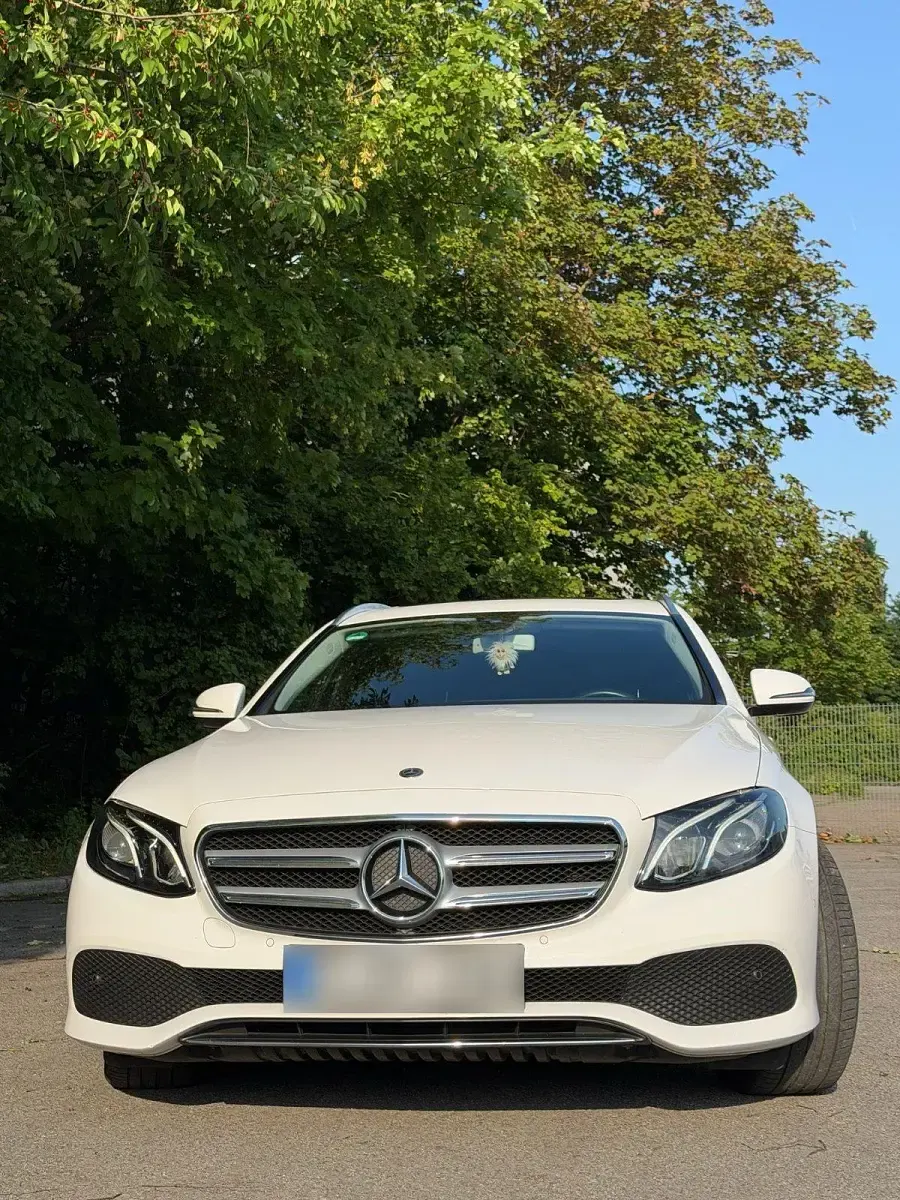 Gebraucht Mercedes E220 194 PS (142 kW) 2018 Weiß Kombi