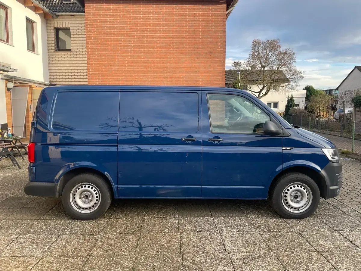 Używany VW Transporter 150 KM (110 kW) 2018 Niebieski Van