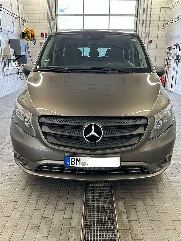 Gebraucht Mercedes Vito 190 PS (139 kW) 2017 Braun Van