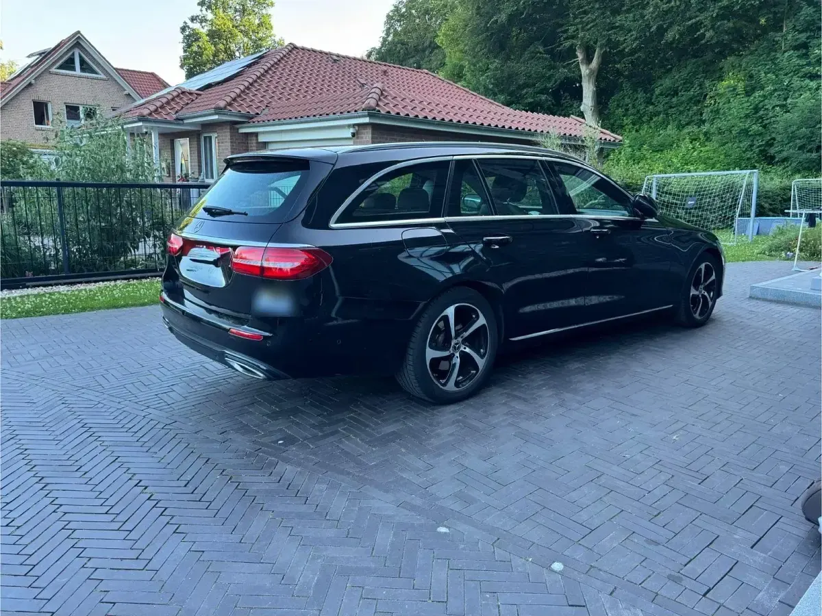 Gebraucht Mercedes E220 194 PS (142 kW) 2018 Schwarz Limousine