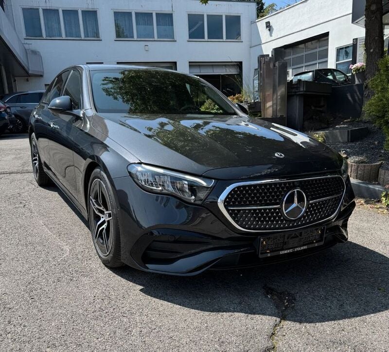 Grau Gebraucht 2023 Mercedes E200 Advanced Limousine | 45.799 € (Superpreis) - Bild 1/4