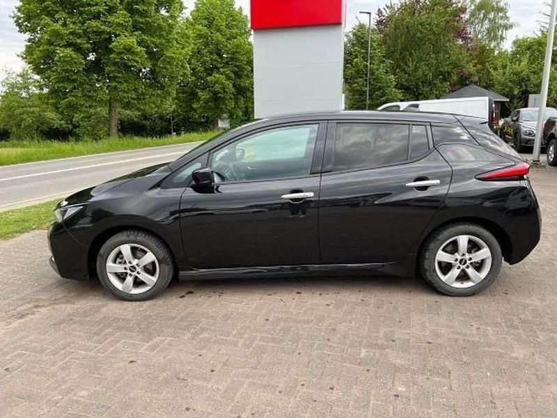 Gebraucht Nissan Leaf Tekna 80 kW (109 PS) 2022 Black (m) (metallic) Kleinwagen