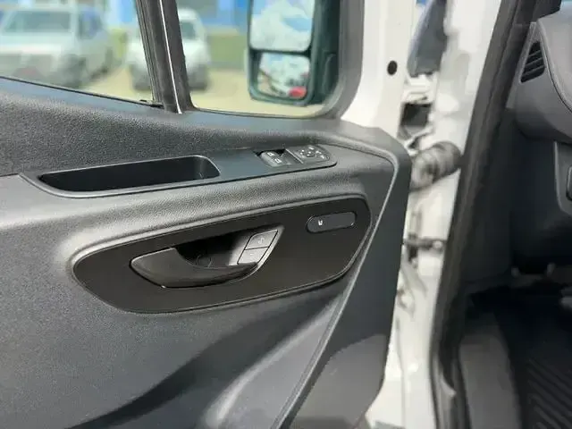 Używany Mercedes Sprinter 190 KM (139 kW) 2020 Biały Van