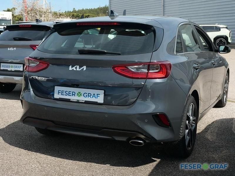 Gebraucht Kia Ceed Spirit 160 PS (117 kW) 2022 Pentametal grau Kleinwagen