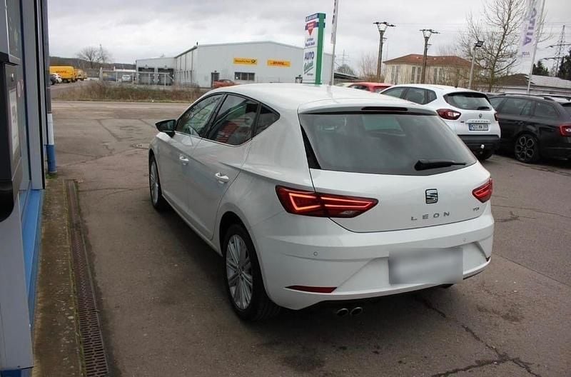 Używany Seat Leon XCELLENCE 150 KM (110 kW) 2017 Biały Sedan/Limuzyna