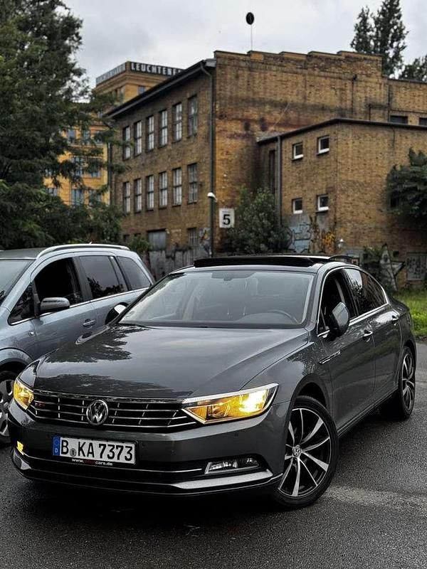 Grau Gebraucht 2015 VW Passat Comfortline Limousine | 14.200 € (Guter Preis) - Bild 1/4