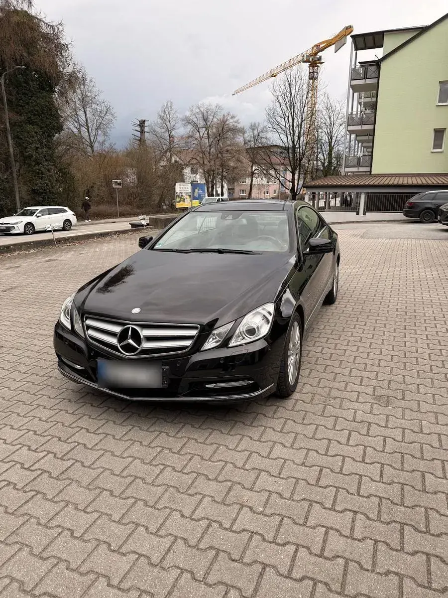 Używany Mercedes E300 252 KM (185 kW) 2012 Czarny Coupe