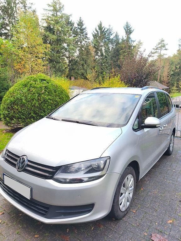 Silber Gebraucht 2011 VW Sharan Trendline Van / Kleinbus | 10.500 € (Etwas zu teuer) - Bild 1/4