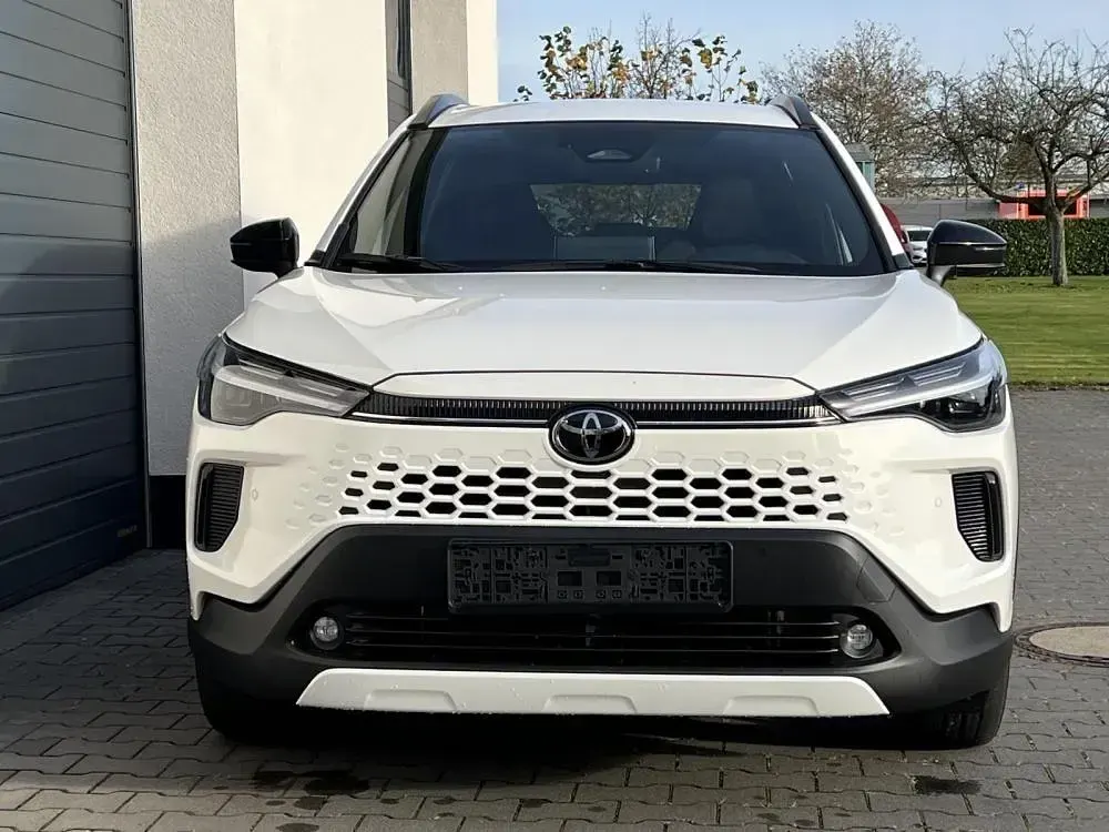 Neu Toyota Corolla Cross Comfort 179 PS (131 kW) 2026 Platinumwhite SUV