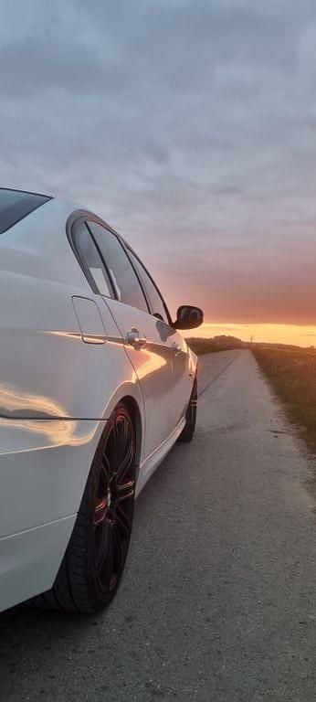 Gebraucht BMW 325 218 PS (160 kW) 2009 Weiß Limousine