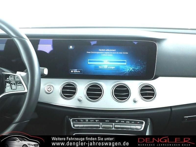 Gebraucht Mercedes E220 Avantgarde 200 PS (147 kW) 2022 Schwarz Limousine