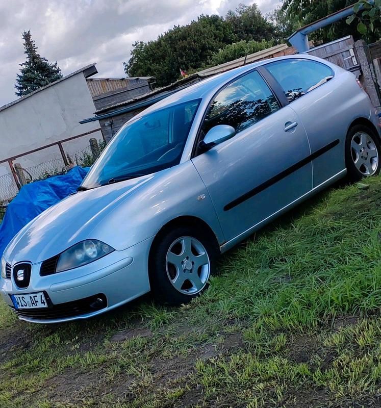 Silber Gebraucht 2005 Seat Ibiza Kleinwagen | 690 € (Guter Preis) - Bild 1/4