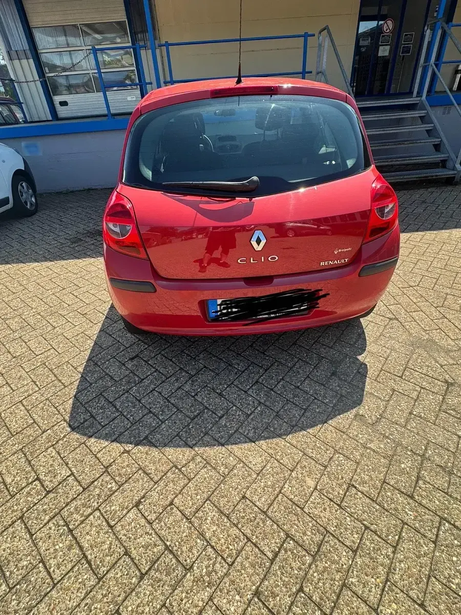 Gebraucht Renault Clio 75 PS (55 kW) 2005 Rot Kleinwagen