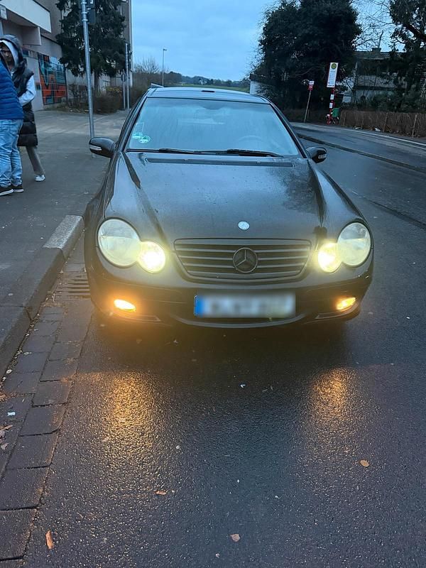 Andere farben Gebraucht 2005 Mercedes C200 Coupé | 2.200 € (Guter Preis) - Bild 1/4