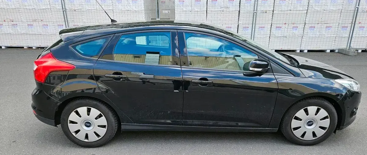 Gebraucht Ford Focus 100 PS (73 kW) 2014 Schwarz Limousine