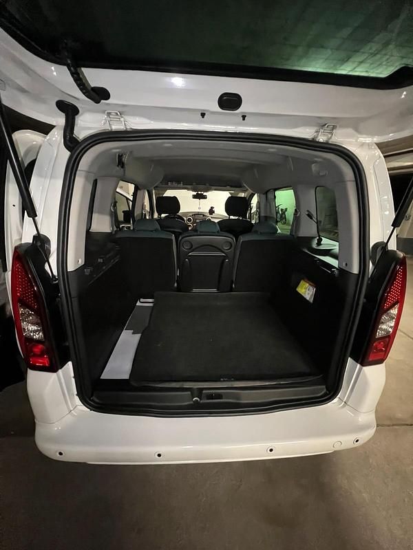 Weiß Gebraucht 2016 Citroën Berlingo Van / Kleinbus | 10.000 € (Etwas zu teuer) - Bild 1/4