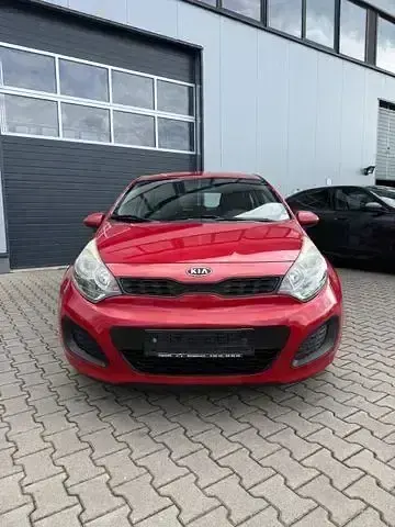 Gebraucht Kia Rio Edition 7 109 PS (80 kW) 2011 Rot Limousine